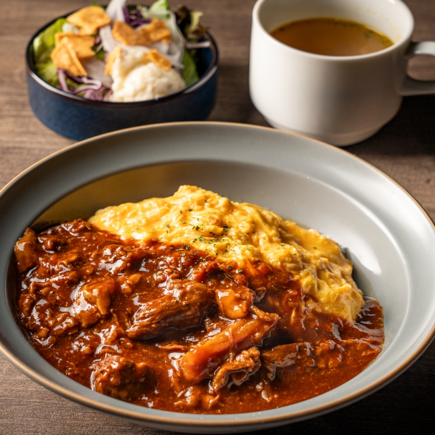 牛すじオムライス